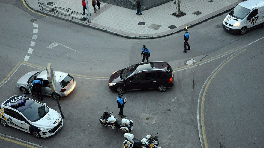 Pistolas taser, cámaras de seguridad en las entradas a la ciudad y más medios para la Policía Local: Mieres quieres seguir siendo uno de los concejos más seguros de España