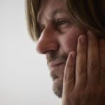Nacho Vegas, que este sábado estará en la Noche Blanca: «Los poemas son pequeños seres vivos, como animalitos»