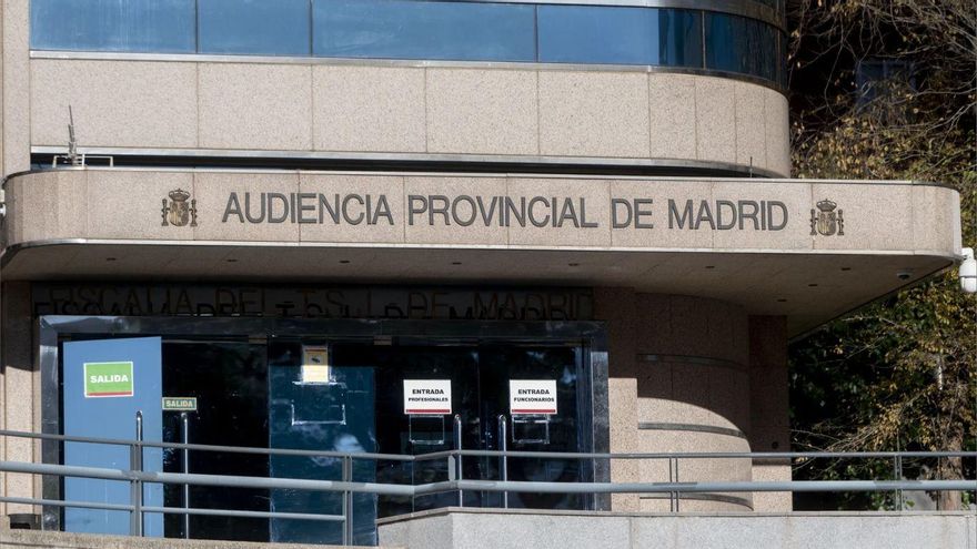 «¡Somos los trinitarios y venimos a por los pencos!» | Juicio a un pandillero por machetear a tres jóvenes en una discoteca de Madrid