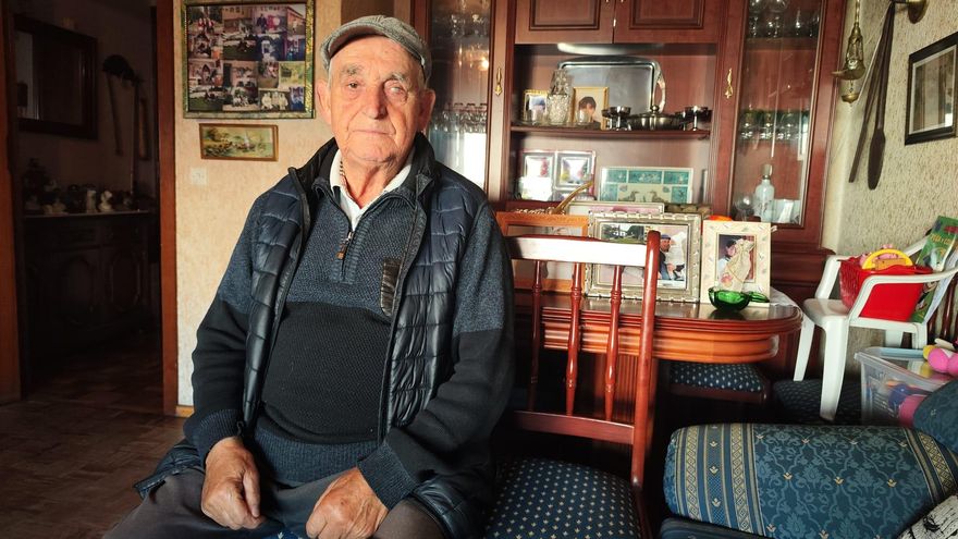 El «campanero» Alfonso Lareo, obrero en la cimentación de Ensidesa, recibe el reconocimiento de Grado por una vida de esfuerzo y lucha por los derechos de los trabajadores