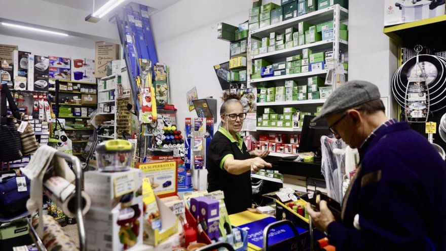 Aluvión de clientes en el comercio local con vales de descuento: «Muchos van a aprovechar los descuentos para las compras navideñas»