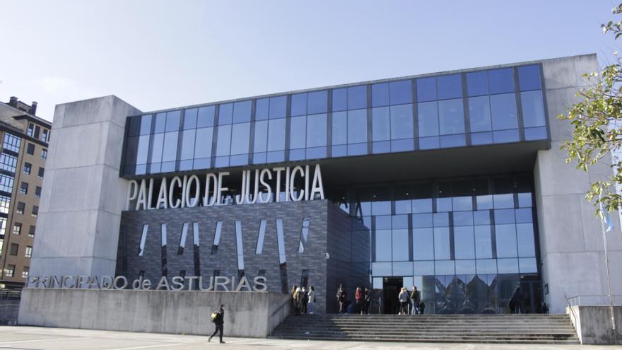 La pesadilla de un padre asturiano que estuvo cuatro años sin poder ver a su hijo: su mujer le denunció por malos tratos, le pusieron una orden de alejamiento y ahora… ha quedado absuelto