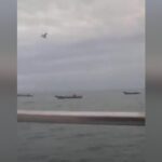 Narcos en TikTok. Video grabado desde una narcolancha. Esperando la droga, junta a otras planeadoras
