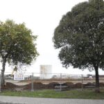 La obra de Naval perfila ya su paseo con el derribo del muro del Tallerón