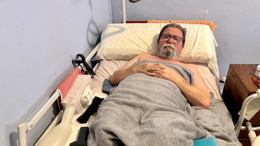 Preso en su propia casa, así vive un vecino de San Martín del Rey Aurelio con las dos piernas amputadas
