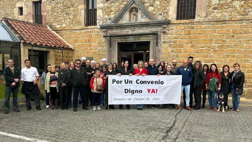 Protesta de los trabajadores del Parador de Turismo de Cangas de Onís: estas son sus razones