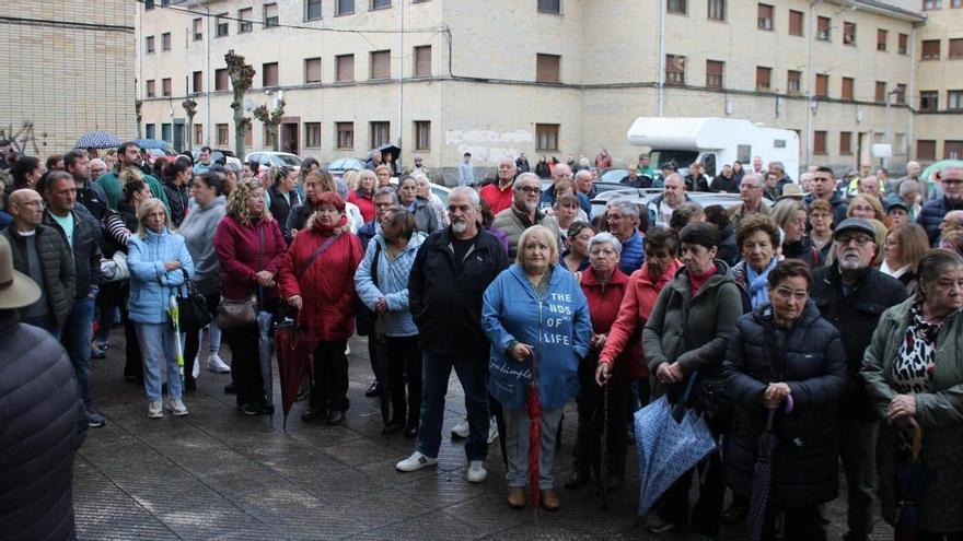El Ayuntamiento de Laviana, firme contra la violencia: condena unánime contra el crimen de «Lupo» y unión a la «indignación social»