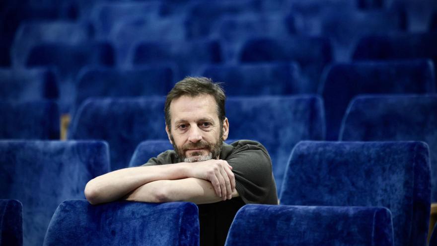 Daniel Castro, director de la película «El profesor»: «Oviedo es una ciudad muy clásica y elegante que me encantó para rodar»