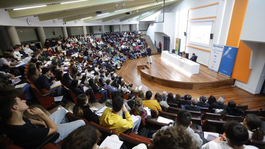 La Facultad de Economía y Empresa, «Asturiana del mes» en su 50º aniversario