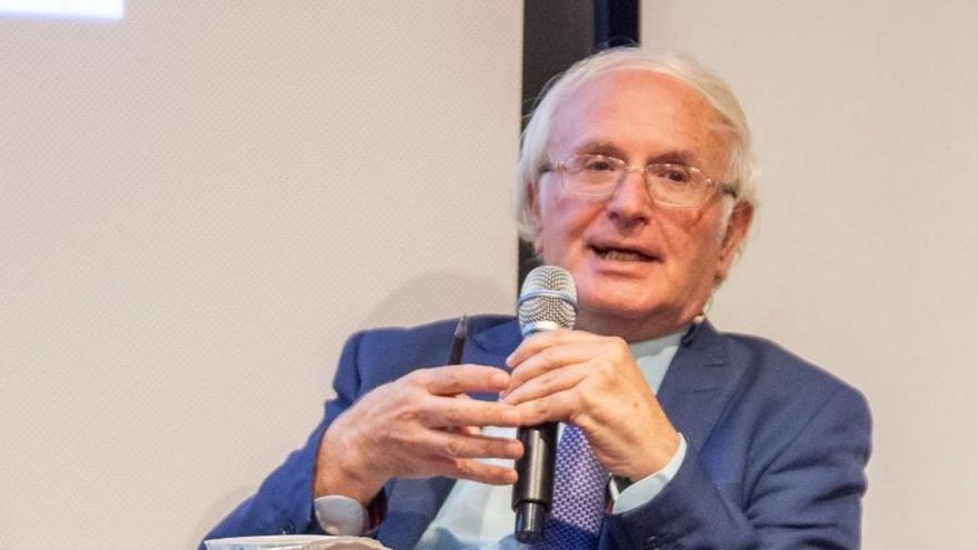 Santos González, catedrático emérito de Álgebra y experto en ciberseguridad: «La ciberdefensa es el futuro; el reto en Asturias no es hacer tanques, sino hacerlos inteligentes»