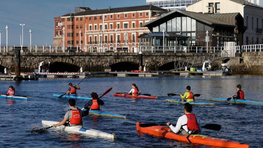 Un nuevo cambio en la norma impide al Grupo entrenar de noche en el Muelle de Gijón