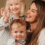 Carolina Pérez, la enfermera tapiega que ayuda a las familias asturianas a mejorar el sueño de sus bebés