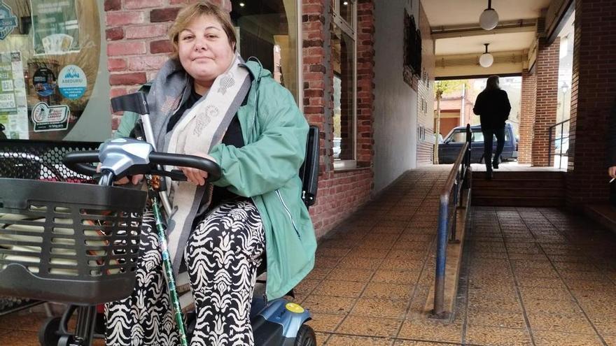 El amargo lamento de una paciente del centro neurológico de Langreo: «Está desaprovechado por la falta de transporte adaptado; me da mucha pena y rabia»