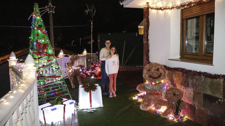 Los vecinos de El Muselín engalanan el barrio por Navidad
