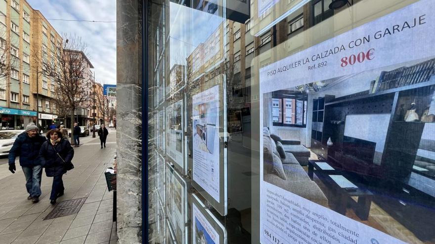 A los altos precios se suma otro obstáculo para alquilar un piso en Gijón: cada vez más caseros solo admiten contratos de septiembre a junio para dedicarse en verano al negocio vacacional