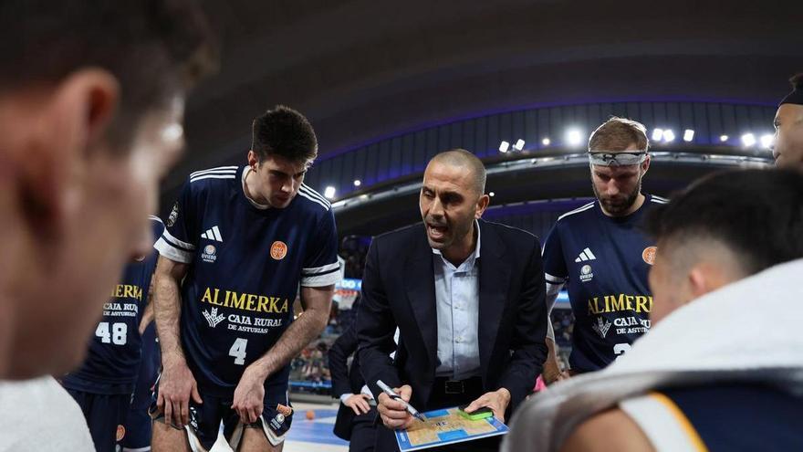 Javi Rodríguez firma tres años más como entrenador del Alimerka Oviedo Baloncesto