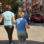 Solución al caso de las niñas de Langreo con una discapacidad del 78% que piden una parada de bus escolar más cerca de casa: tendrán un taxi con una cuidadora