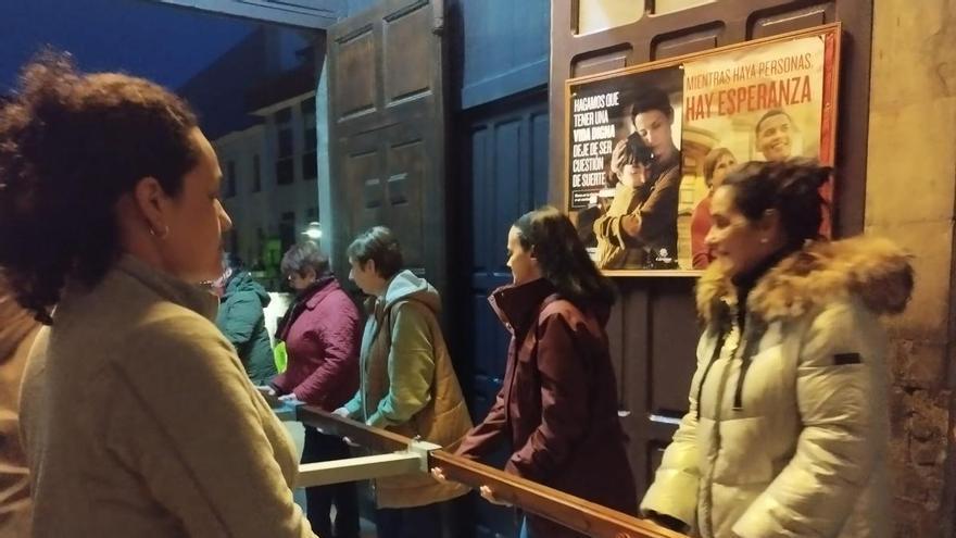 El ensayo del paso con la marcha «La esperanza de María» en Grado, en imágenes