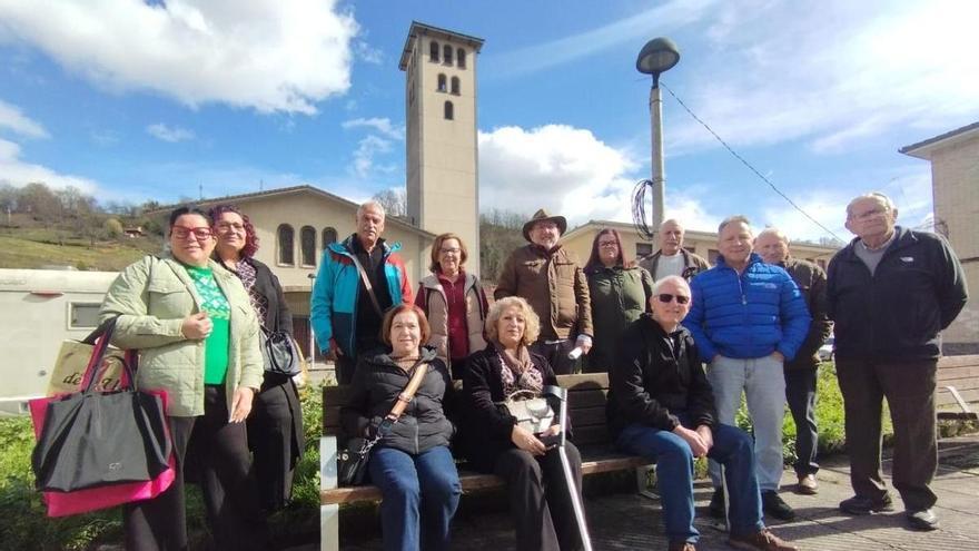 Limpieza, asfaltados y la mejora del río Tiraña: la «ruta reivindicativa» de los vecinos de Barredos