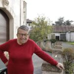 Adelina Estrada, 80 años, es ganadera jubilada y recibirá en Gijón el premio «Mujer rural»: «Llegué a tener 3.000 gallinas y 120 vacas a la vez»