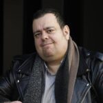 Paz de puño y letra: el canto a la paz de 37 poetas asturianos