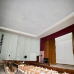 El Ayuntamiento sustituirá las ventanas de seis colegios pese a que, sostiene, es una competencia del Principado