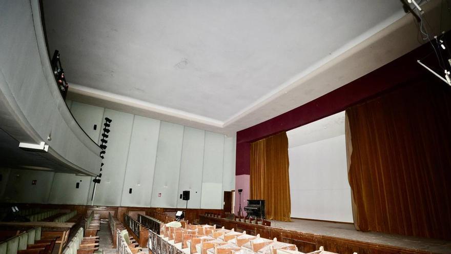 El Ayuntamiento sustituirá las ventanas de seis colegios pese a que, sostiene, es una competencia del Principado