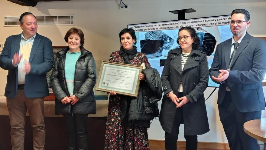 Ramón Costales Morís, memoria eterna del azabache jurásico en Villaviciosa: «Conservó la línea de cómo trabajaba su padre»