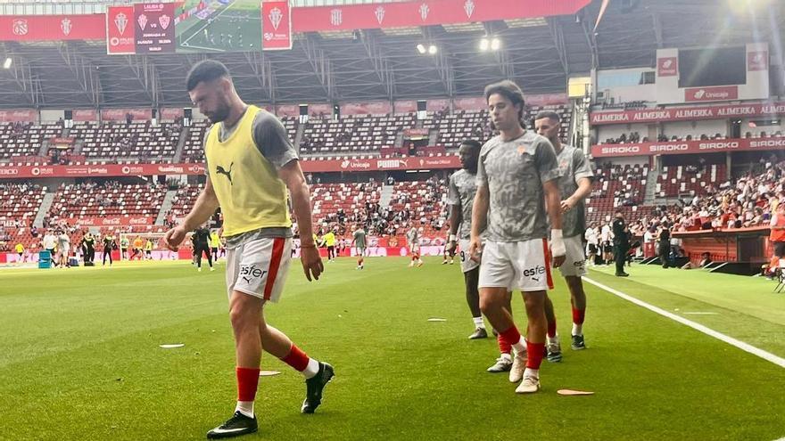 EN DIRECTO: El balón echa a rodar en El Molinón con Larcamón en el palco presidencial