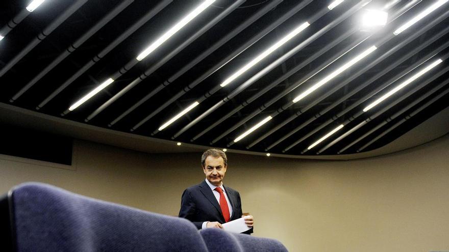 El juez Calama acordó el bloqueo de 19 cuentas, cuatro del matrimonio Zapatero-Espinosa