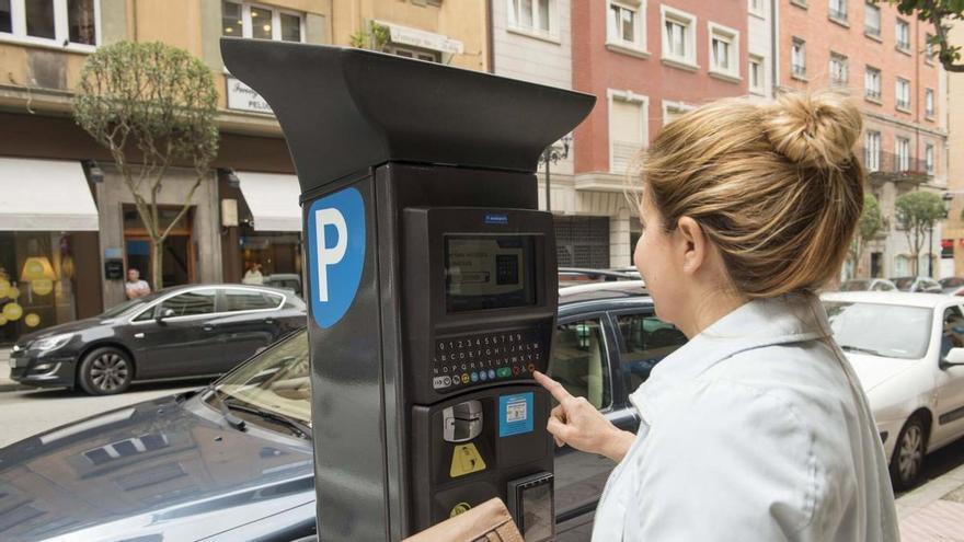 Parquímetros por la noche a partir de las 21.00 y también los domingos: se aprueba el inesperado cambio a la hora de aparcar en zona azul