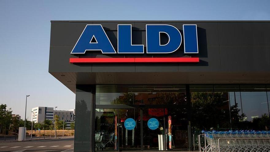 Mañana se esperan colas kilométricas en ALDI para conseguir el toldo de vela para terraza más barato del mercado: Deja el suelo libre y lo puedes poner cómo quieras