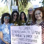 Gijón cuenta las horas para vibrar con Alejandro Sanz: decenas de personas se agolpan a las puertas del concierto «con el runrún en el estómago»