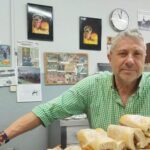«Fleitas», treinta años de pinchos y cercanía en la cafetería del IES Ramón Areces de Grado: «Lo mejor son las amistades que he hecho»