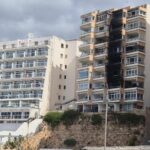 Mueren dos personas en un incendio en un bloque de viviendas de Magaluf, en imágenes