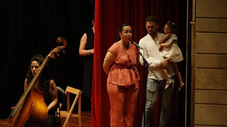 La música de Garay y la historia de la niña Inma llenan de emoción el auditorio de la Casa de Cultura