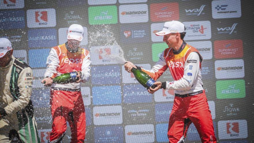 El piloto asturiano Alejandro Cachón, tercero en el rally Acrópolis