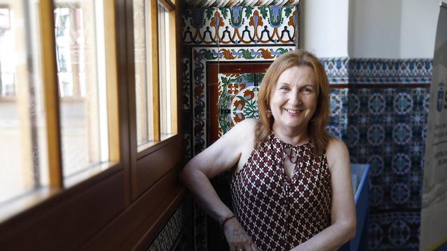 La magistrada y escritora Eloína González Orviz: «La novela negra, clásica o moderna, sigue siendo muy masculina»