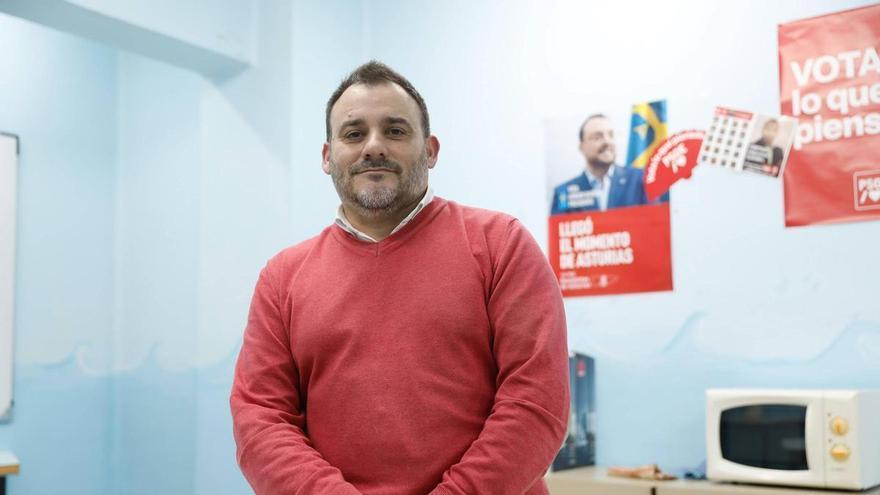 Iván López Reguero, portavoz del PSOE en Castrillón: «Todo el mundo coincide en que el PP ha convertido el concejo en una desilusión»