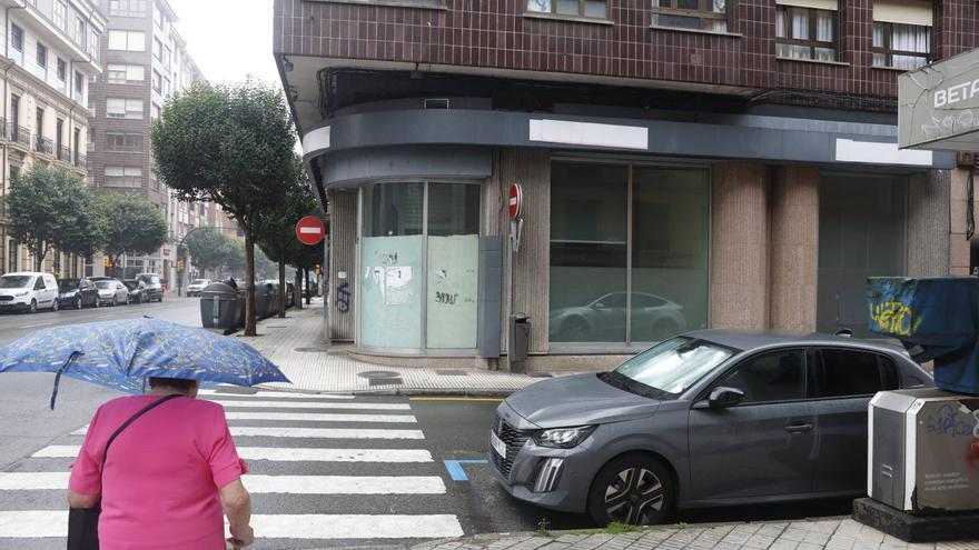 El cierre de bancos libera locales de gran tamaño en los principales ejes de Gijón