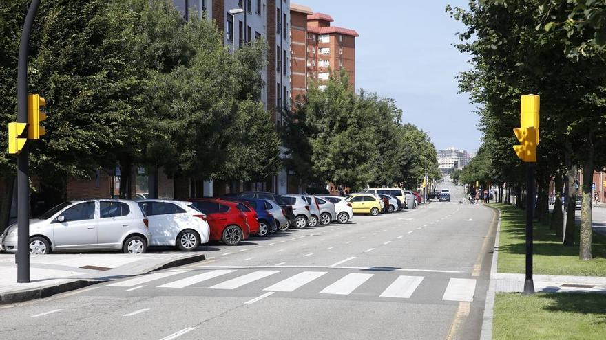 Multado con más del salario medio de España por refrescar su coche del calor, pese a tener la documentación en regla: la Guardia Civil extrema la vigilancia en los coches aparcados