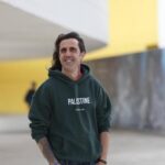 Julián Fuentes Reta, director de escena, estrena «Cucaracha» este sábado en el Niemeyer: «El teatro es un antídoto brutal contra el individualismo»