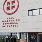 La Federación Española de Fútbol confirma que el árbitro asturiano investigado por agredir a una prostituta no pitará la próxima temporada