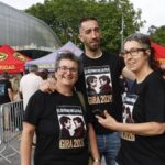 Los primeros de la fila para ver a «El último de la fila» en Avilés: La Magdalena, a rebosar a más de dos horas del concierto
