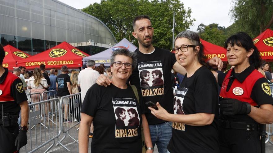 Los primeros de la fila para ver a «El último de la fila» en Avilés: La Magdalena, a rebosar a más de dos horas del concierto