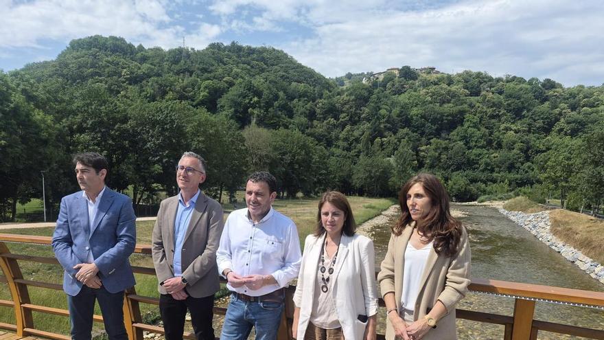 Laviana se moja por La Chalana: el Alcalde aboga por su uso como zona de baño y de piraguas y por explorar «todas las posibilidades de ocio que nos ofrezca el río»
