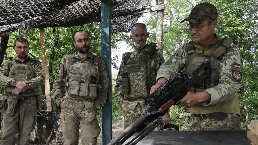 Ucrania pone en marcha una gran reforma militar: subida notable de los salarios, contratos de duración limitada y reclutamiento de extranjeros