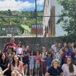 Siete centros educativos de Cangas convierten el Día del Medio Ambiente en una plantación de árboles colectiva