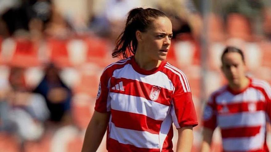 Paula Roldán, de la Liga F a reforzar el centro del campo del Oviedo Femenino