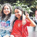 Otra generación con estrella: los parques asturianos se llenan de niños con las camisetas de España tras el triunfo de la selección